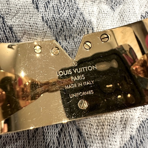 LOUIS VUITTON essential v cuff - Picture 3 of 8